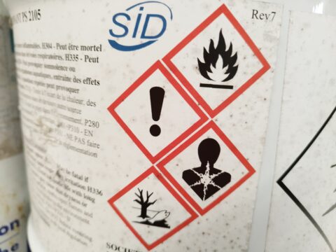 Les ouvriers des Chantiers de l'Atlantique sont souvent amenés à manipuler des produits dangereux pour la santé. Photo : Samy Archimède.