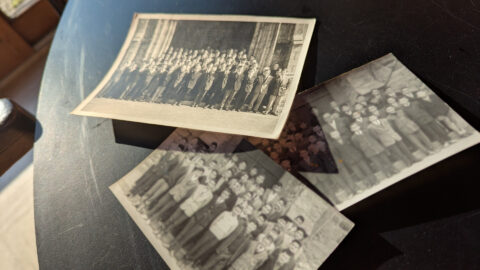 Ensemble de trois photos de classes de l'ensemble scolaire Notre-Dame du Kreisker, à Saint-Pol de Léon, tirées d'archives personnelles. Crédits Daniel Lauret pour « Splann ! »