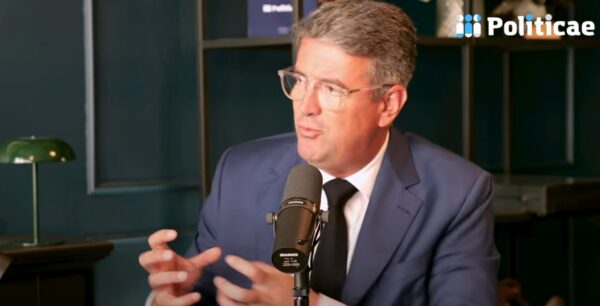 Yannick Moreau : itinéraire d’un proche de Philippe de Villiers, nommé à la tête de l’agence Tout commence en Finistère